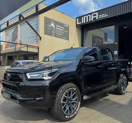 TOYOTA HILUX 2.8 D-4D TURBO DIESEL CD SRX 4X4 AUTOMÁTICO